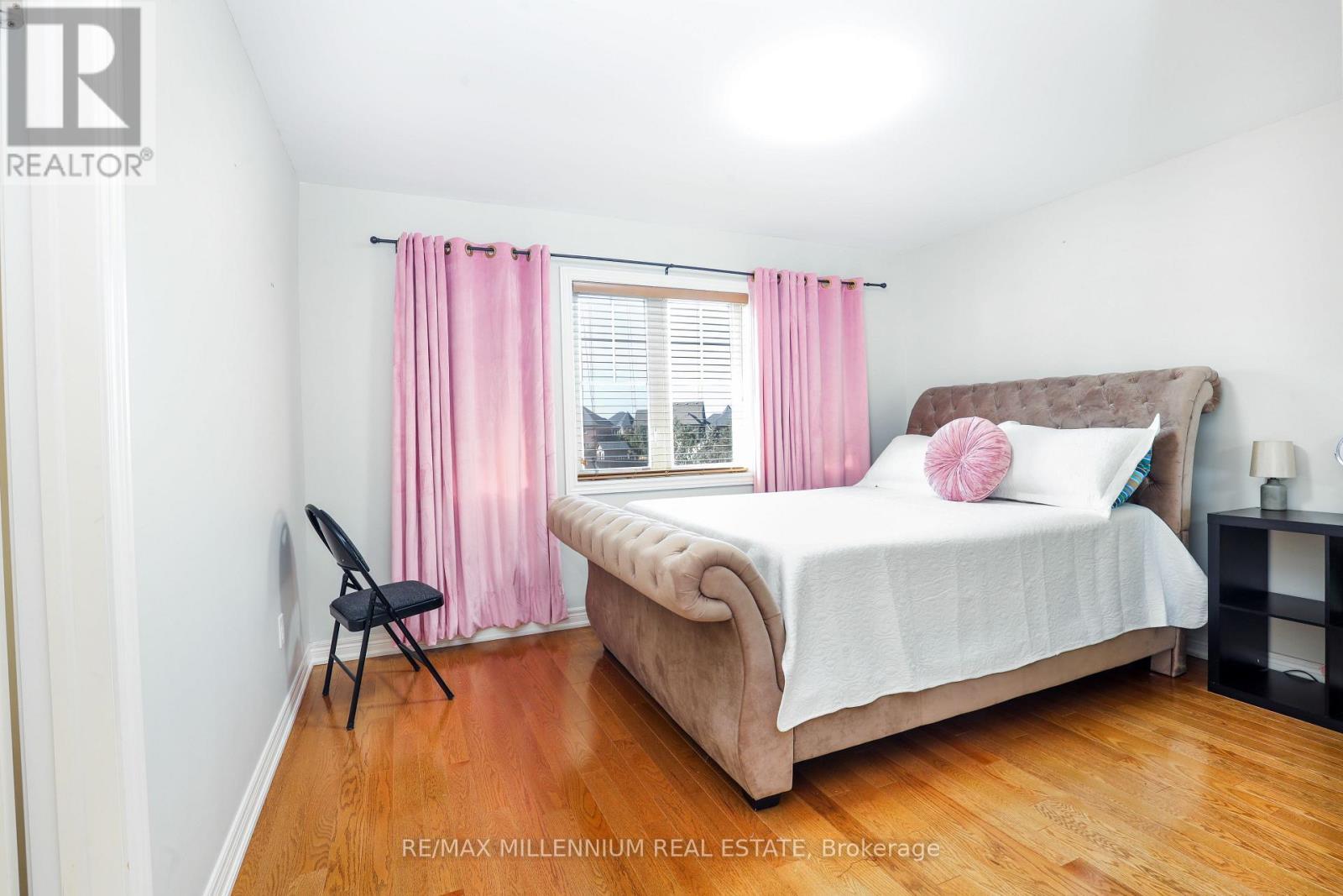 58 Trail Boulevard, Springwater, ON - Indoor Photo Showing Bedroom