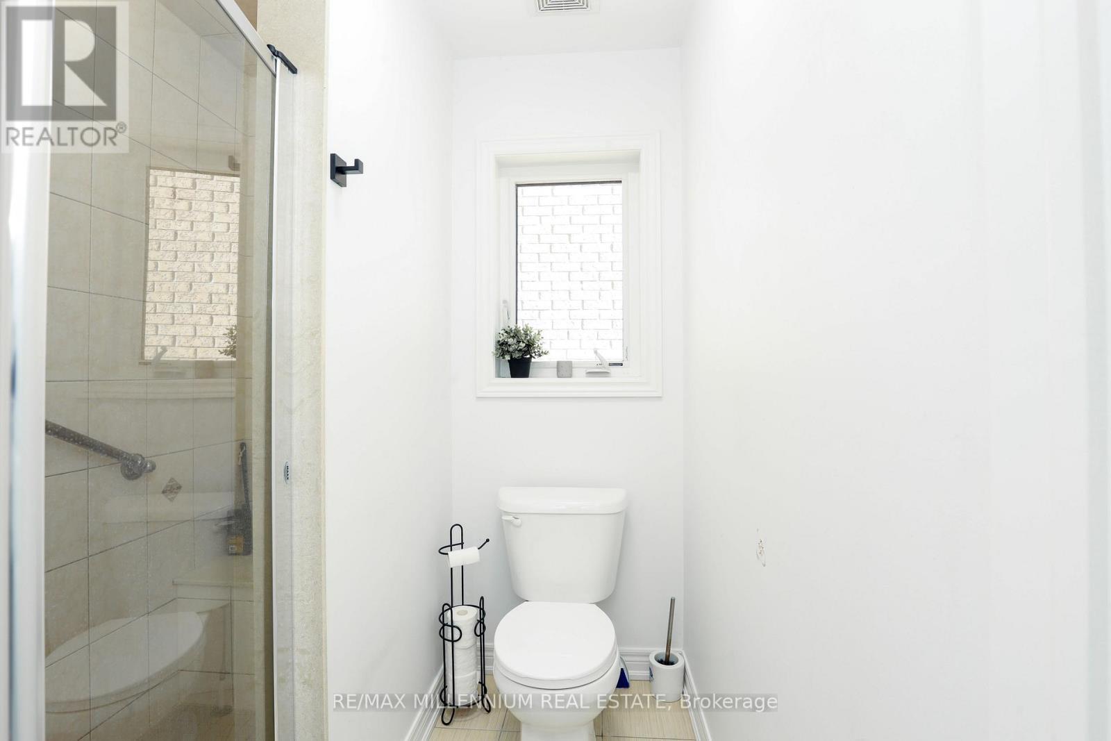 58 Trail Boulevard, Springwater, ON - Indoor Photo Showing Bathroom