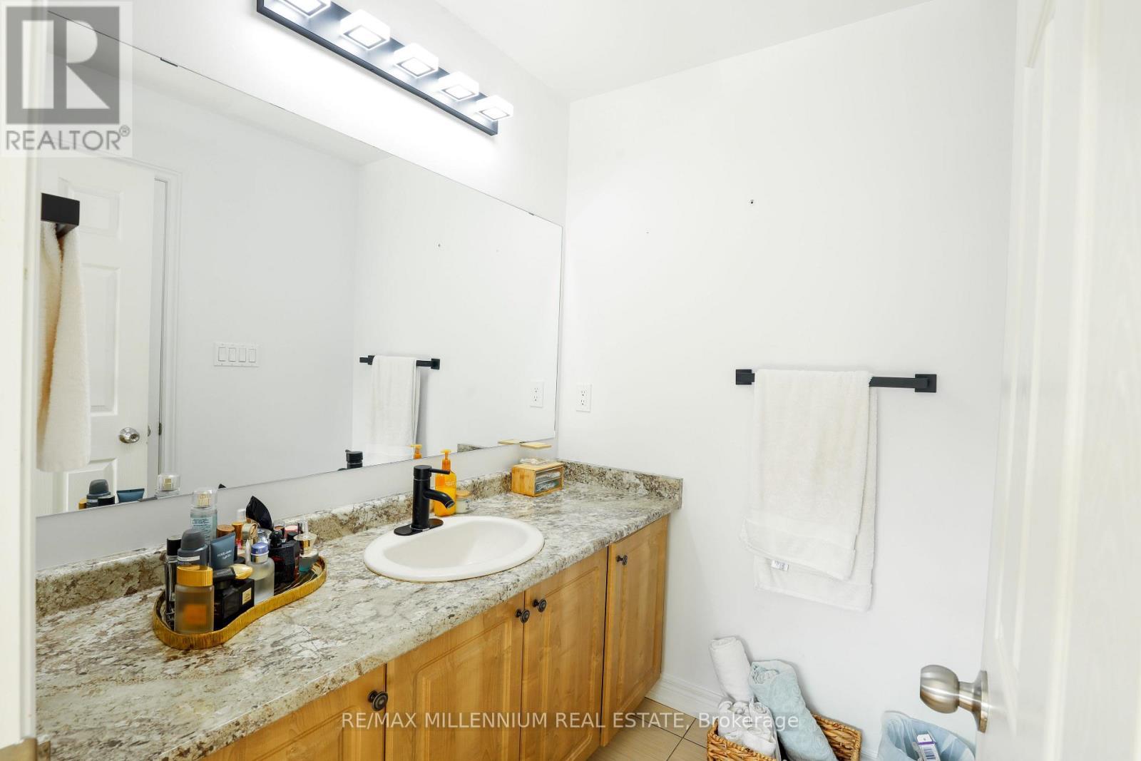 58 Trail Boulevard, Springwater, ON - Indoor Photo Showing Bathroom