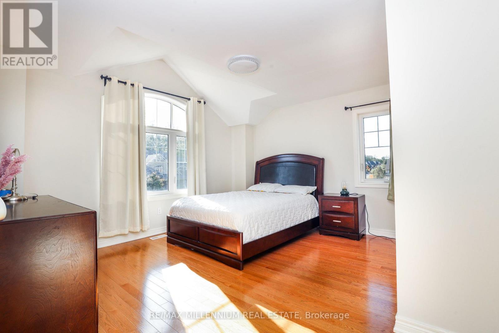 58 Trail Boulevard, Springwater, ON - Indoor Photo Showing Bedroom