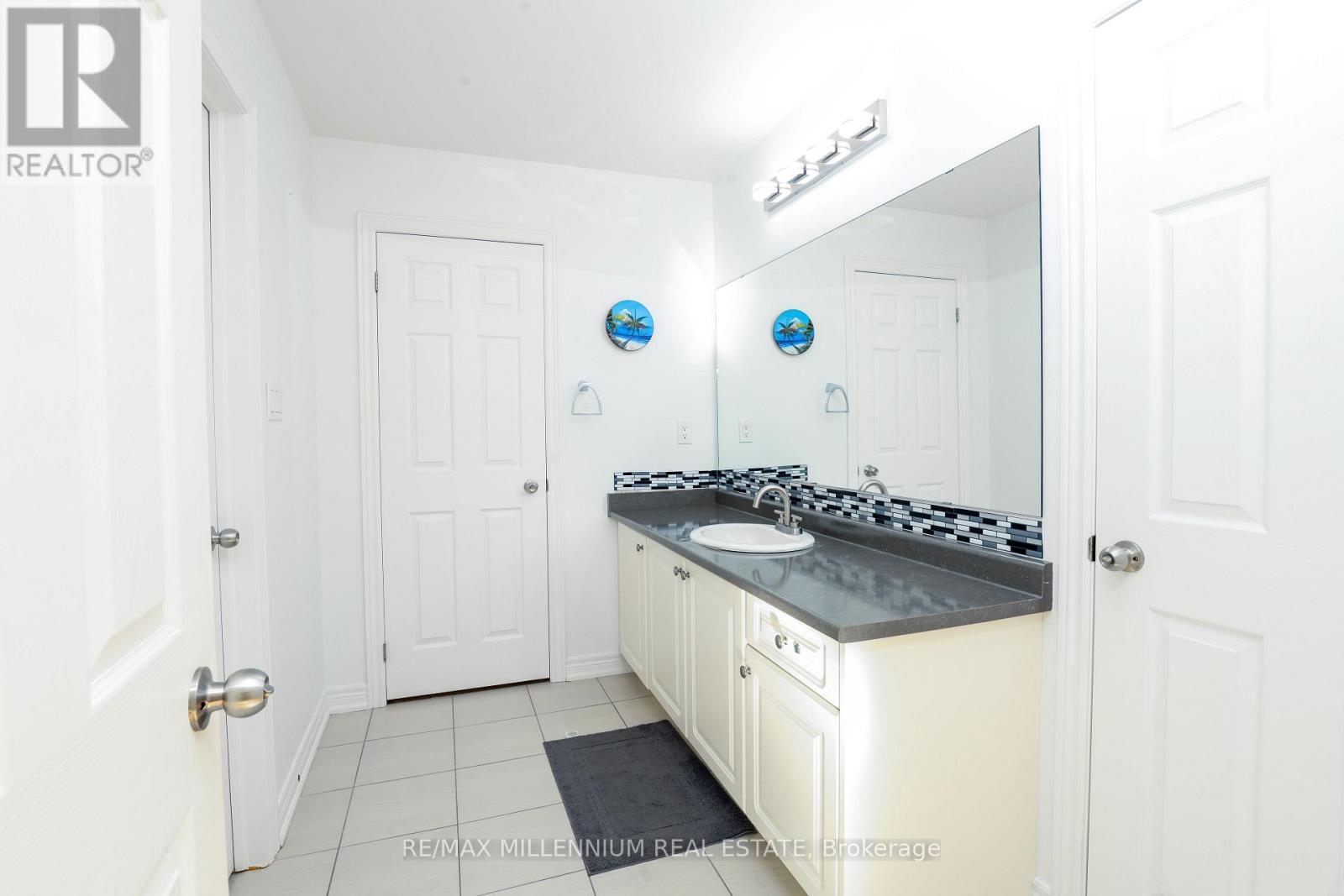 58 Trail Boulevard, Springwater, ON - Indoor Photo Showing Bathroom
