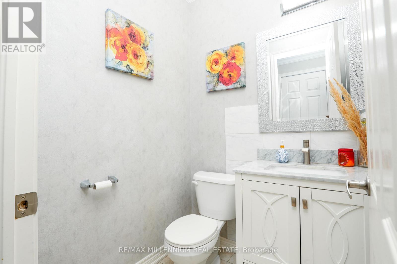 58 Trail Boulevard, Springwater, ON - Indoor Photo Showing Bathroom