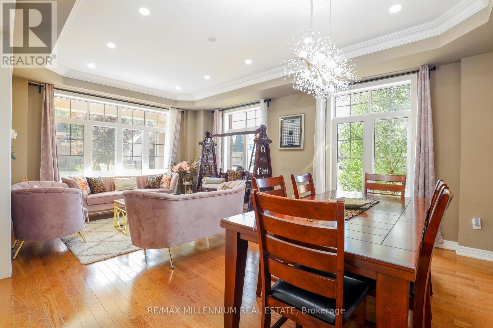 58 Trail Boulevard, Springwater, ON - Indoor Photo Showing Dining Room