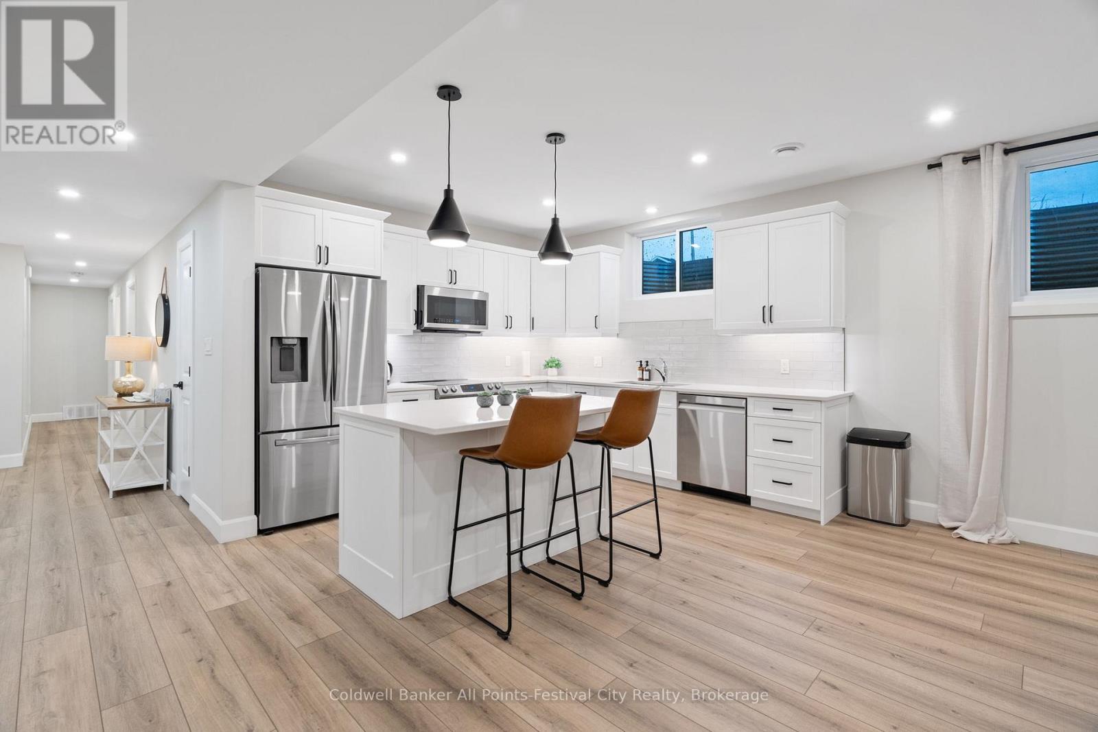 451 Woodridge Drive, Goderich (Goderich (Town)), ON - Indoor Photo Showing Kitchen With Upgraded Kitchen