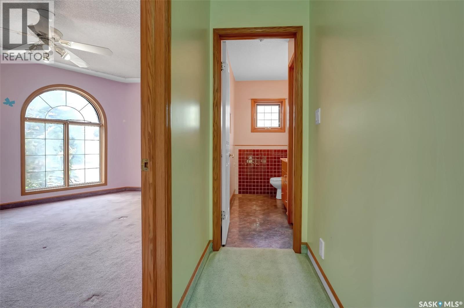 1055 7Th Avenue Sw, Moose Jaw, SK - Indoor Photo Showing Other Room