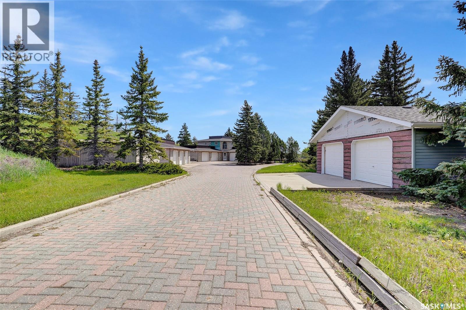 1055 7Th Avenue Sw, Moose Jaw, SK - Outdoor