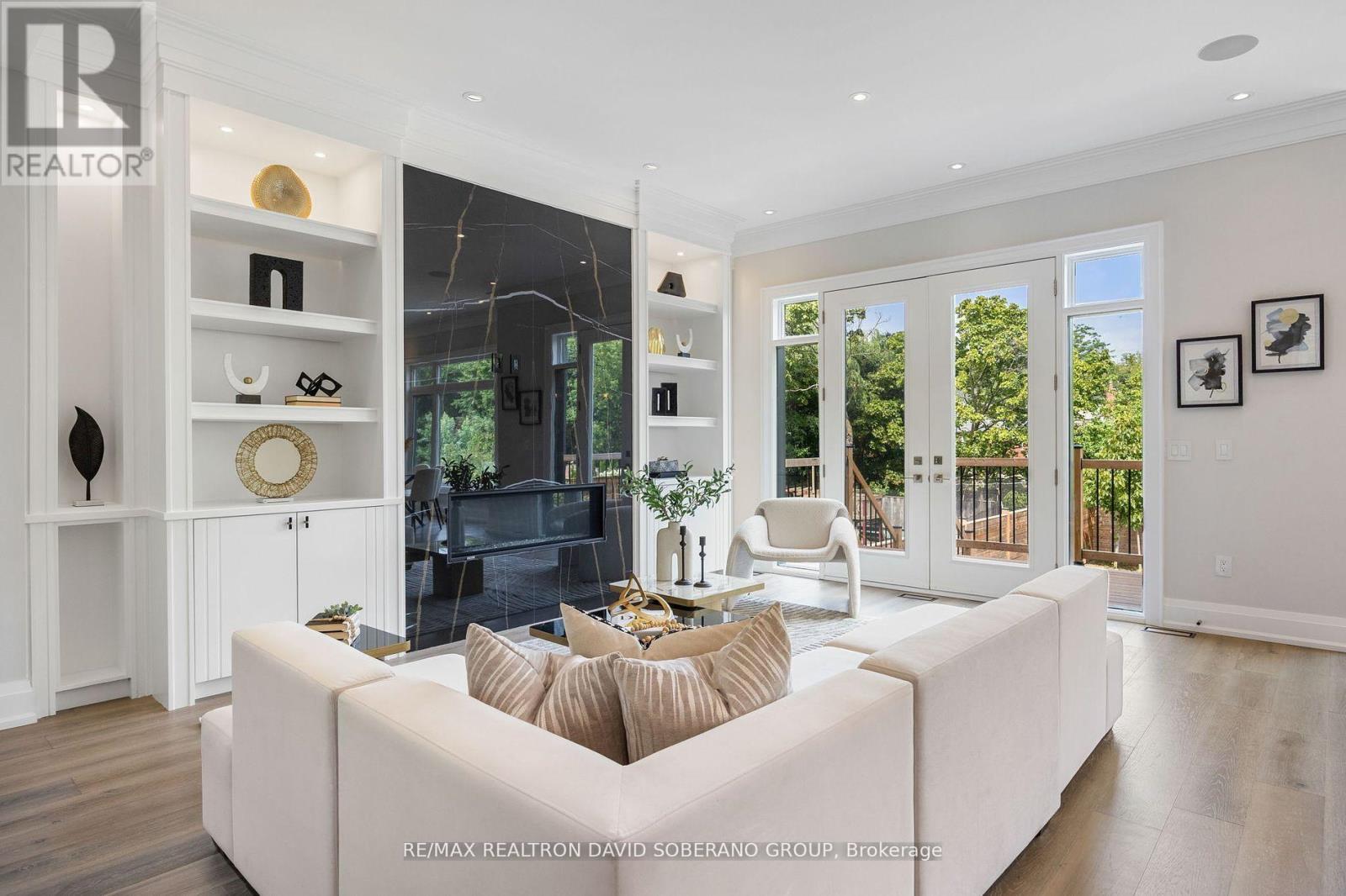 106 Allingham Gardens, Toronto, ON - Indoor Photo Showing Living Room