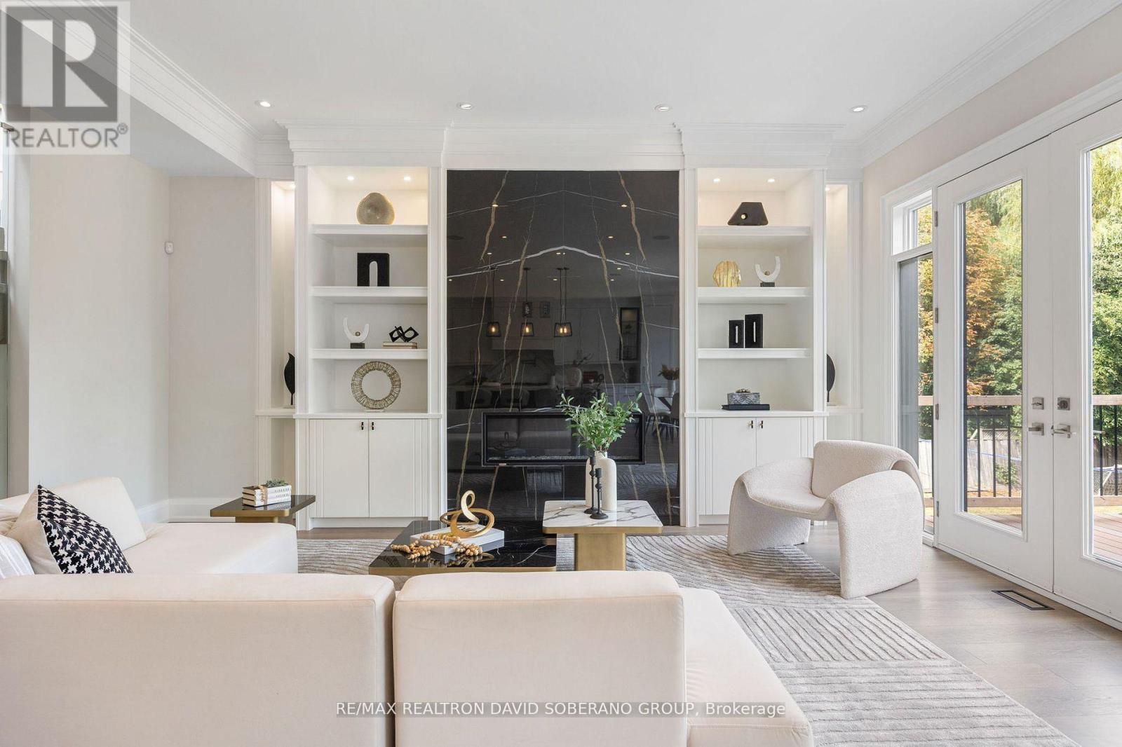 106 Allingham Gardens, Toronto, ON - Indoor Photo Showing Living Room