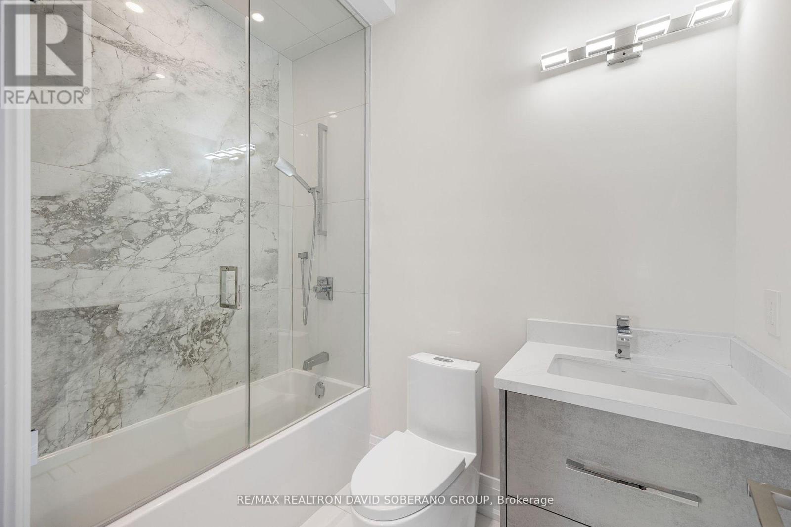 106 Allingham Gardens, Toronto, ON - Indoor Photo Showing Bathroom