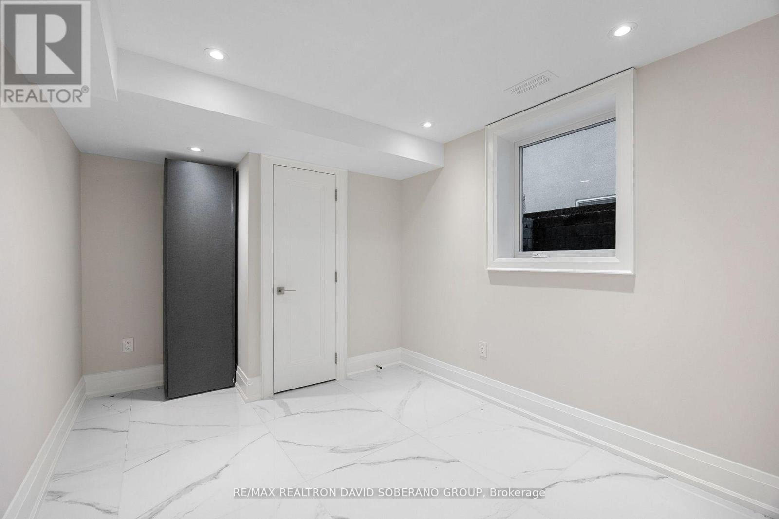 106 Allingham Gardens, Toronto, ON - Indoor Photo Showing Other Room