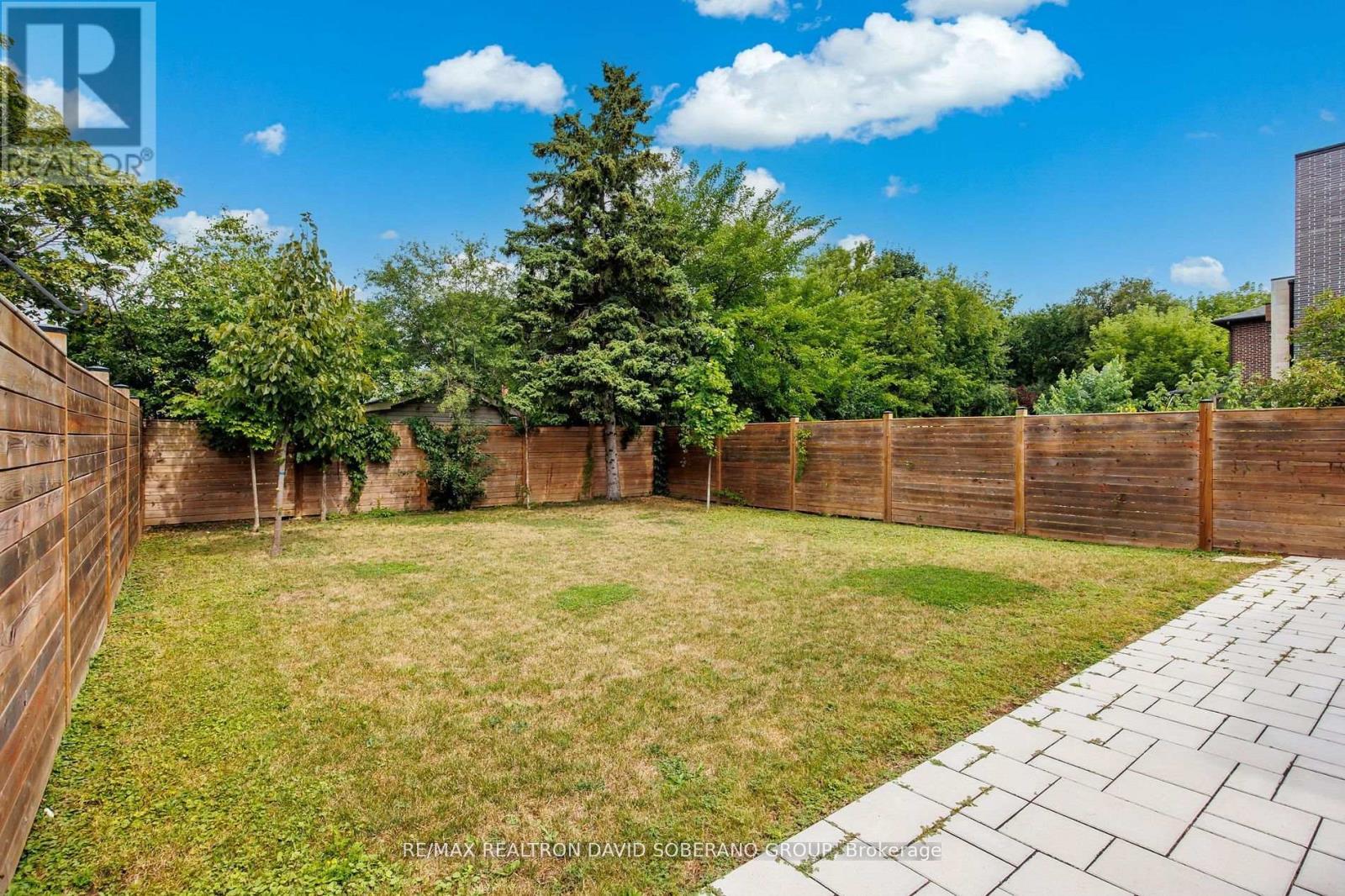 106 Allingham Gardens, Toronto, ON - Outdoor