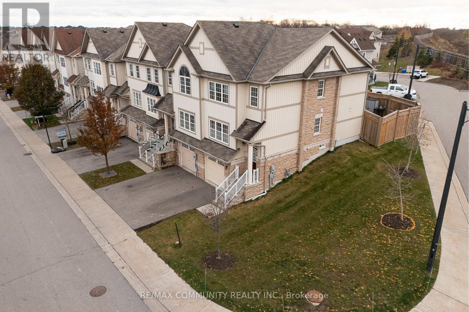 56 Farmstead Drive, Clarington, ON - Outdoor