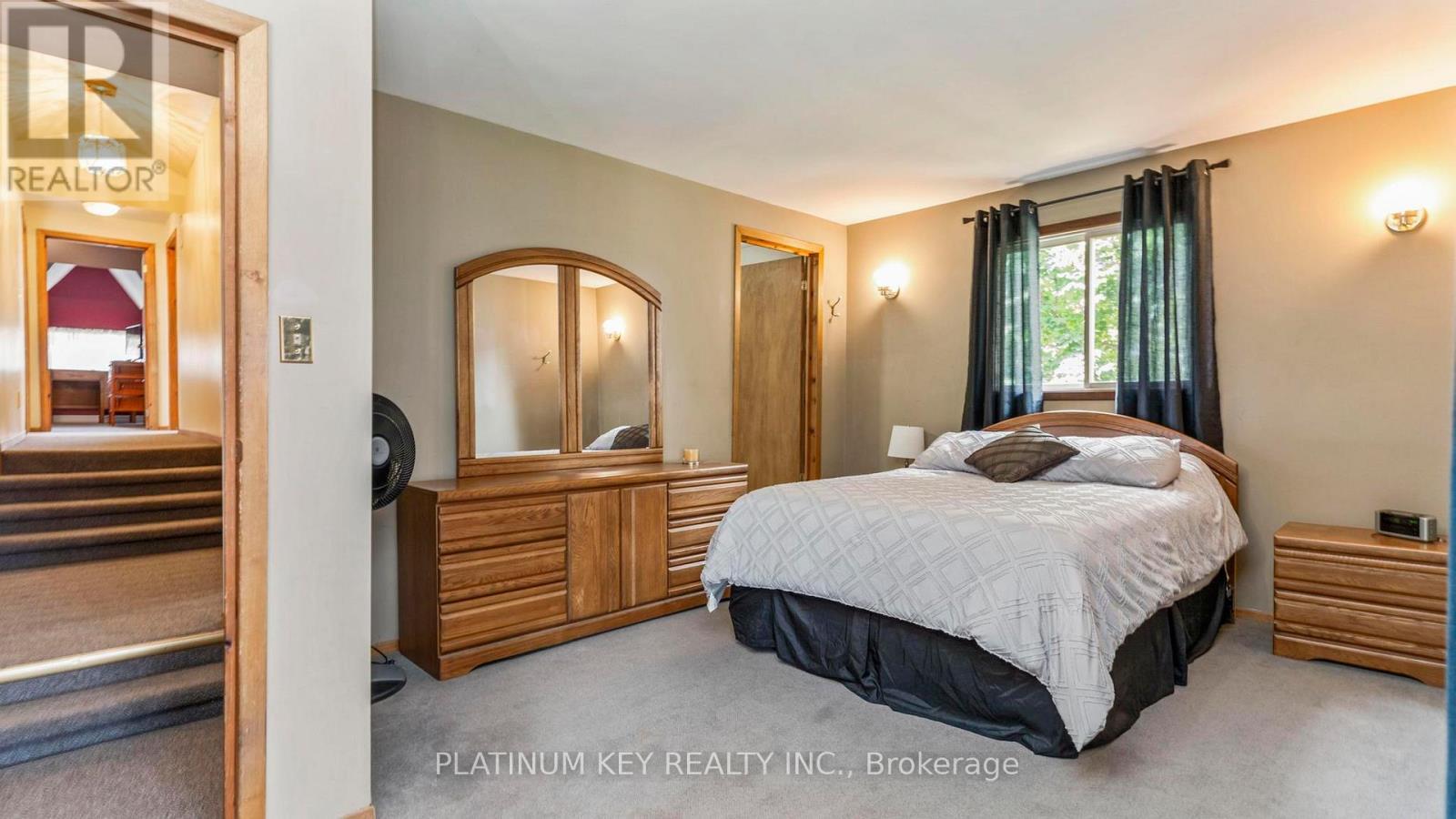 41 Queen Street, Strathroy-Caradoc (Se), ON - Indoor Photo Showing Bedroom