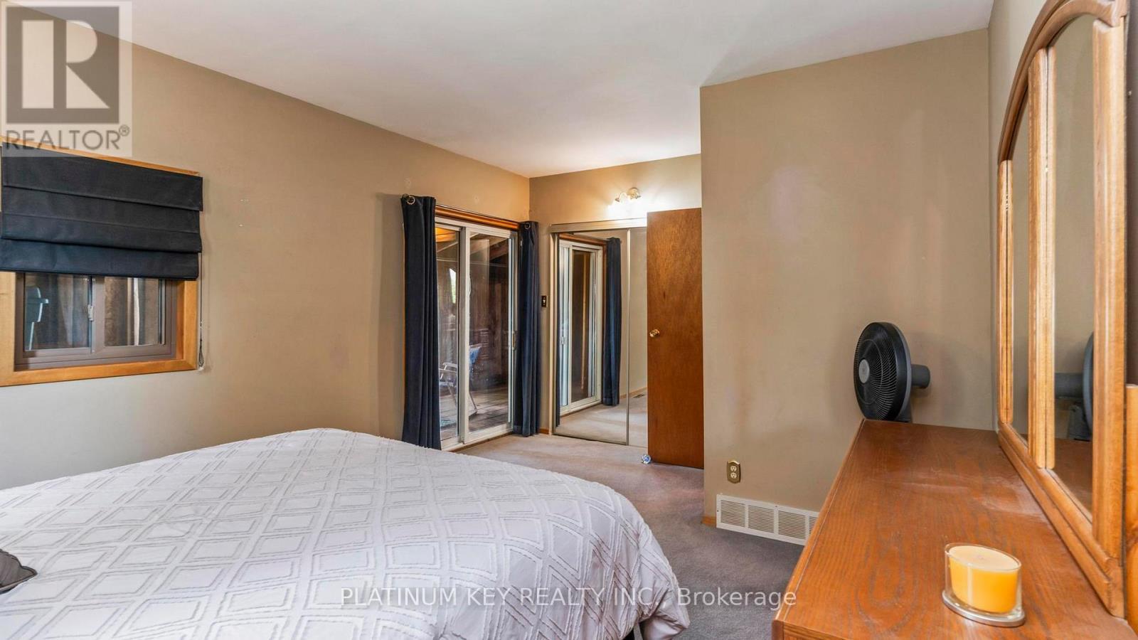 41 Queen Street, Strathroy-Caradoc (Se), ON - Indoor Photo Showing Bedroom