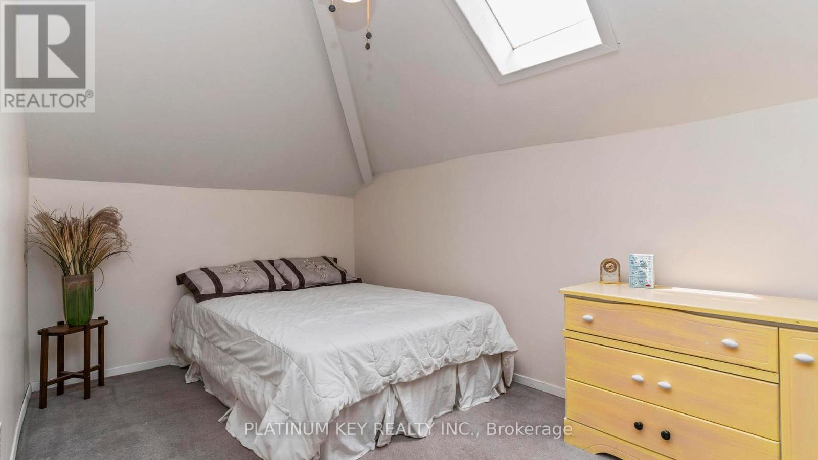 41 Queen Street, Strathroy-Caradoc (Se), ON - Indoor Photo Showing Bedroom