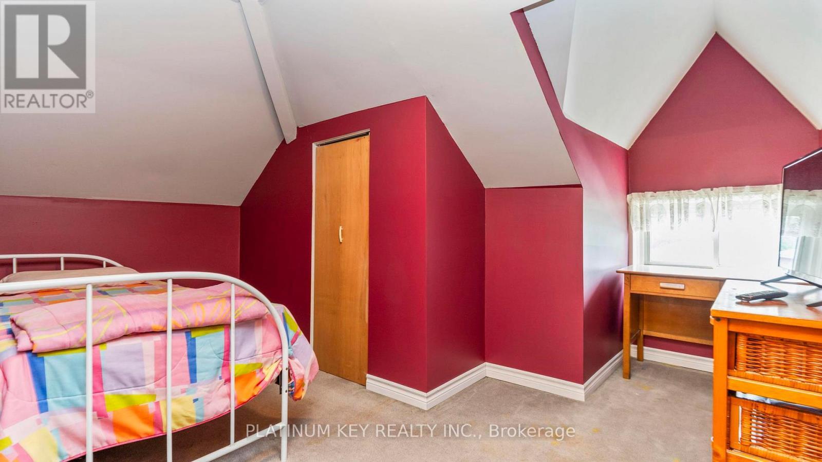41 Queen Street, Strathroy-Caradoc (Se), ON - Indoor Photo Showing Bedroom