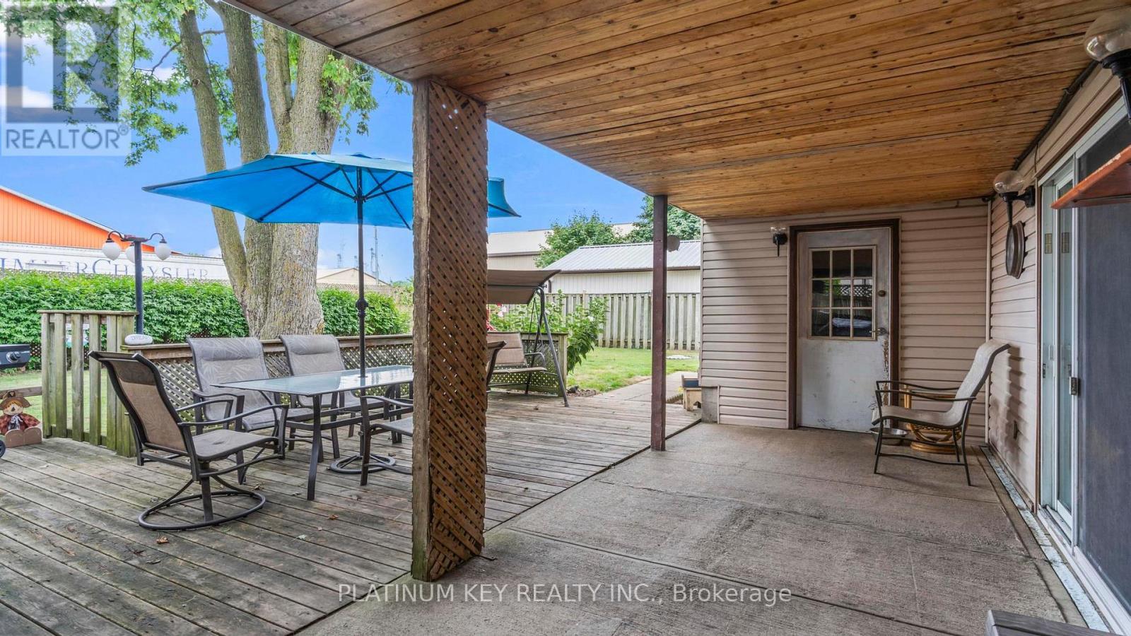 41 Queen Street, Strathroy-Caradoc (Se), ON - Outdoor With Deck Patio Veranda With Exterior