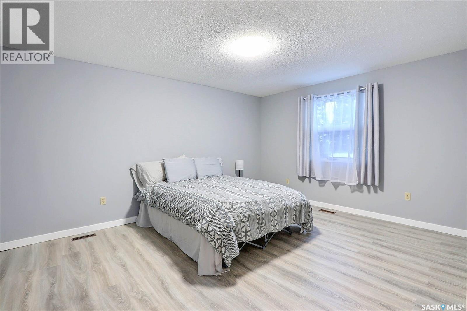 199 Macdowall Crescent, Prince Albert, SK - Indoor Photo Showing Bedroom