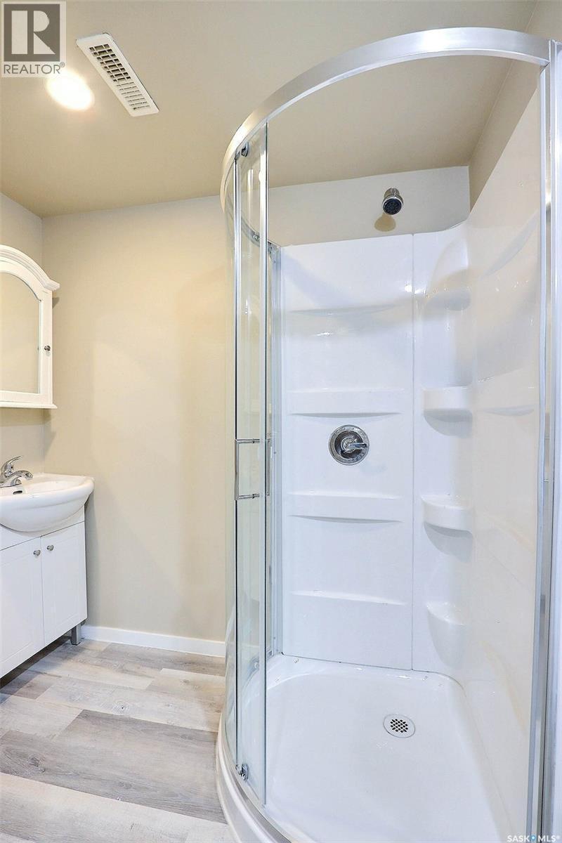 199 Macdowall Crescent, Prince Albert, SK - Indoor Photo Showing Bathroom