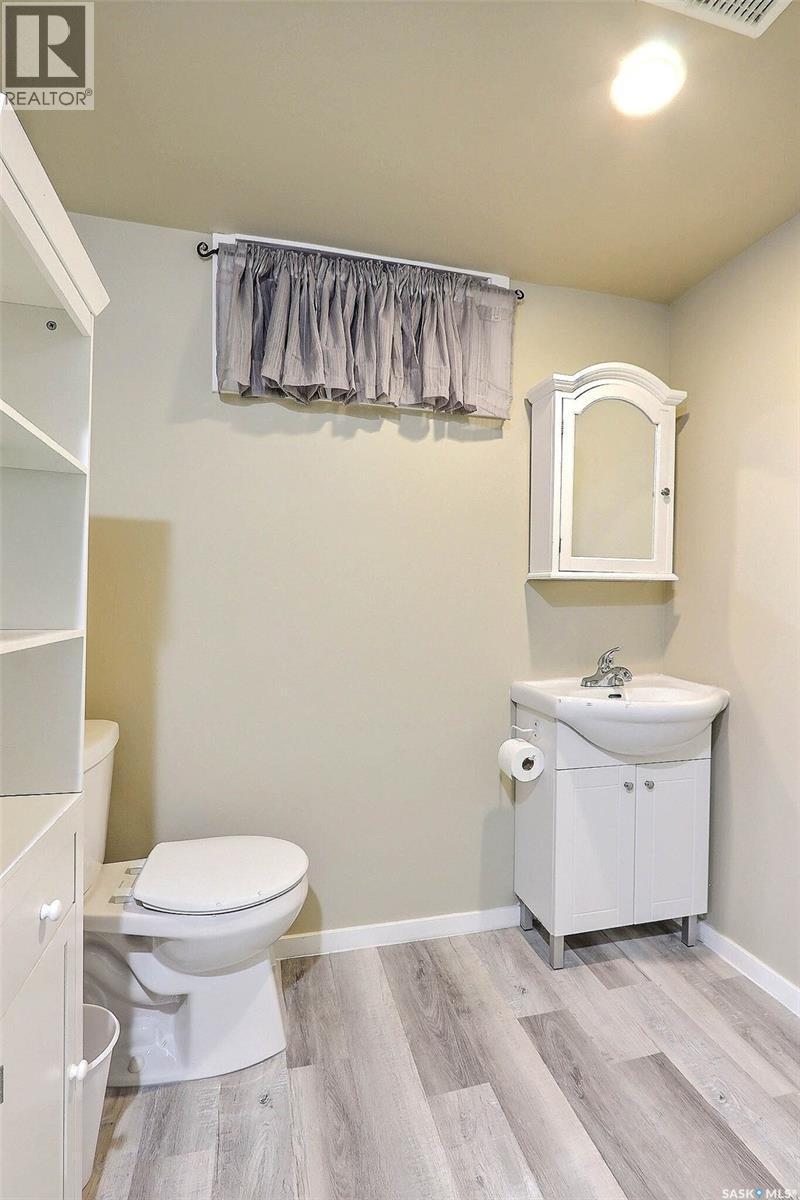 199 Macdowall Crescent, Prince Albert, SK - Indoor Photo Showing Bathroom
