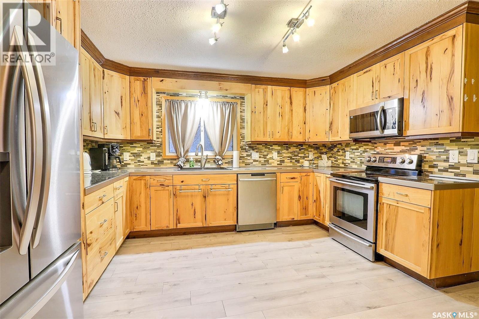199 Macdowall Crescent, Prince Albert, SK - Indoor Photo Showing Kitchen