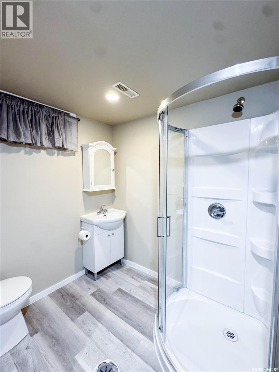 199 Macdowall Crescent, Prince Albert, SK - Indoor Photo Showing Bathroom
