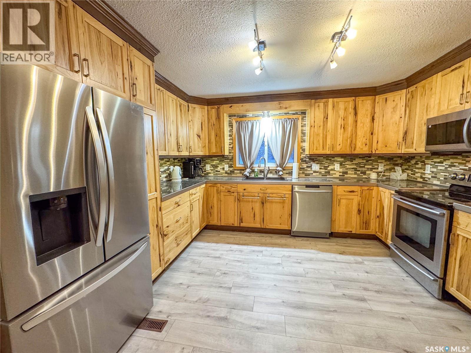 199 Macdowall Crescent, Prince Albert, SK - Indoor Photo Showing Kitchen