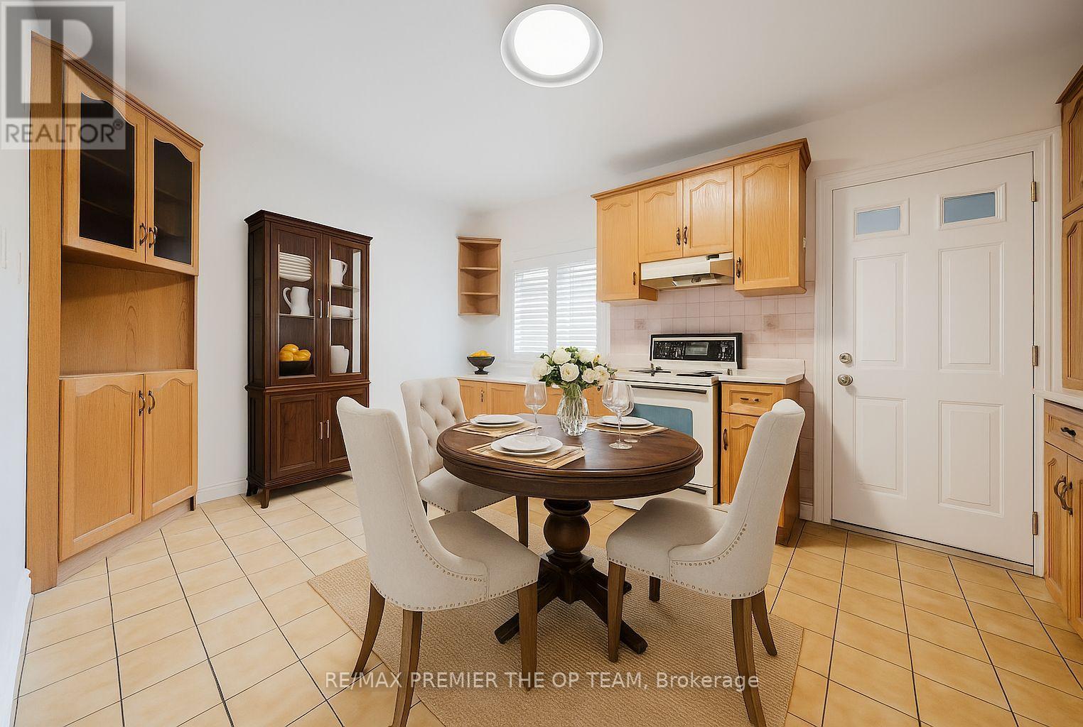 18 Greyton Crescent, Toronto, ON - Indoor Photo Showing Dining Room