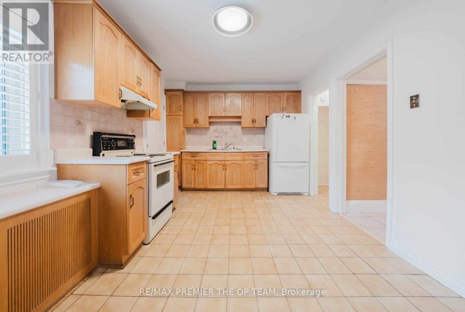 18 Greyton Crescent, Toronto, ON - Indoor Photo Showing Kitchen