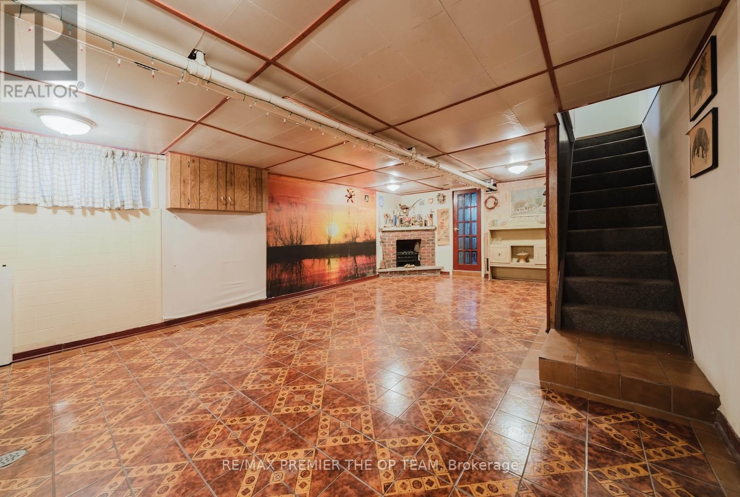 18 Greyton Crescent, Toronto, ON - Indoor Photo Showing Other Room