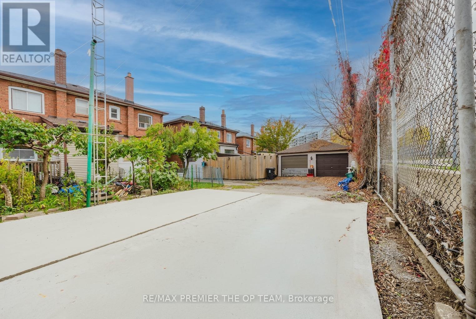 18 Greyton Crescent, Toronto, ON - Outdoor