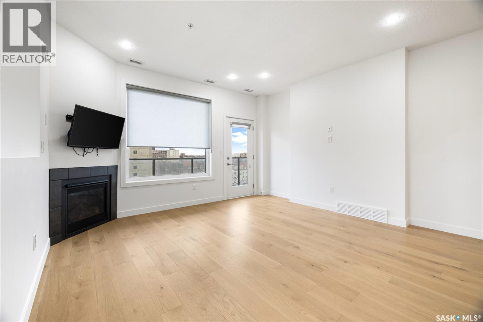 607 2055 Rose Street, Regina, SK - Indoor With Fireplace