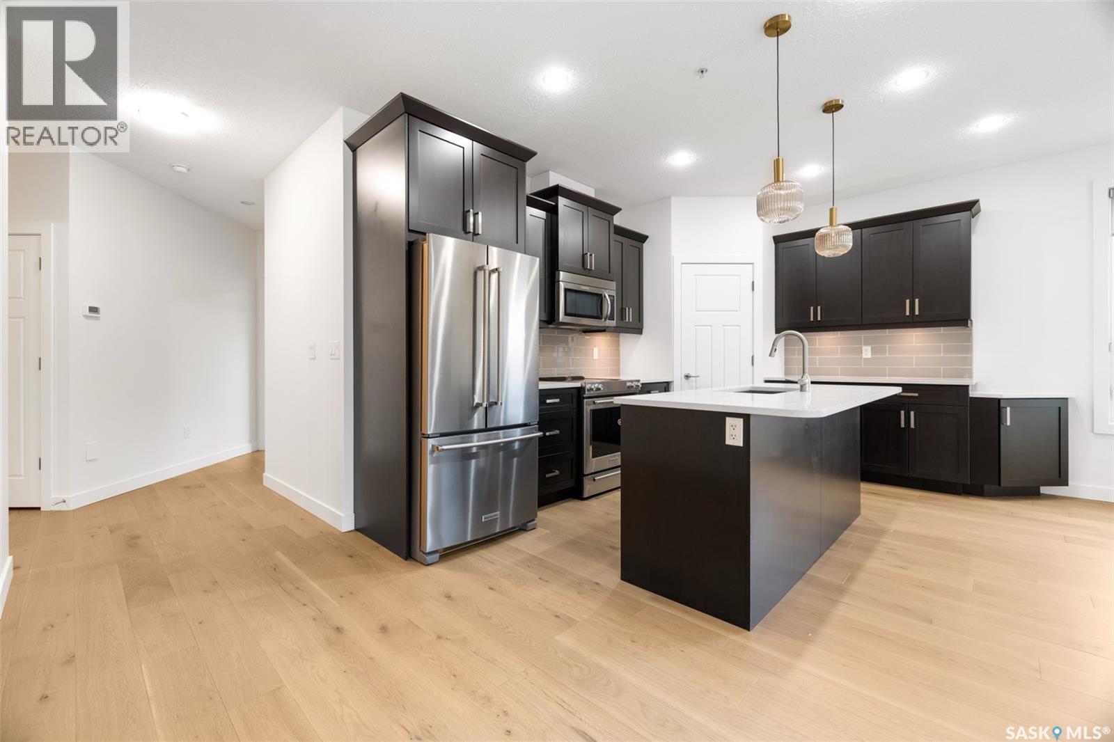 607 2055 Rose Street, Regina, SK - Indoor Photo Showing Kitchen With Upgraded Kitchen
