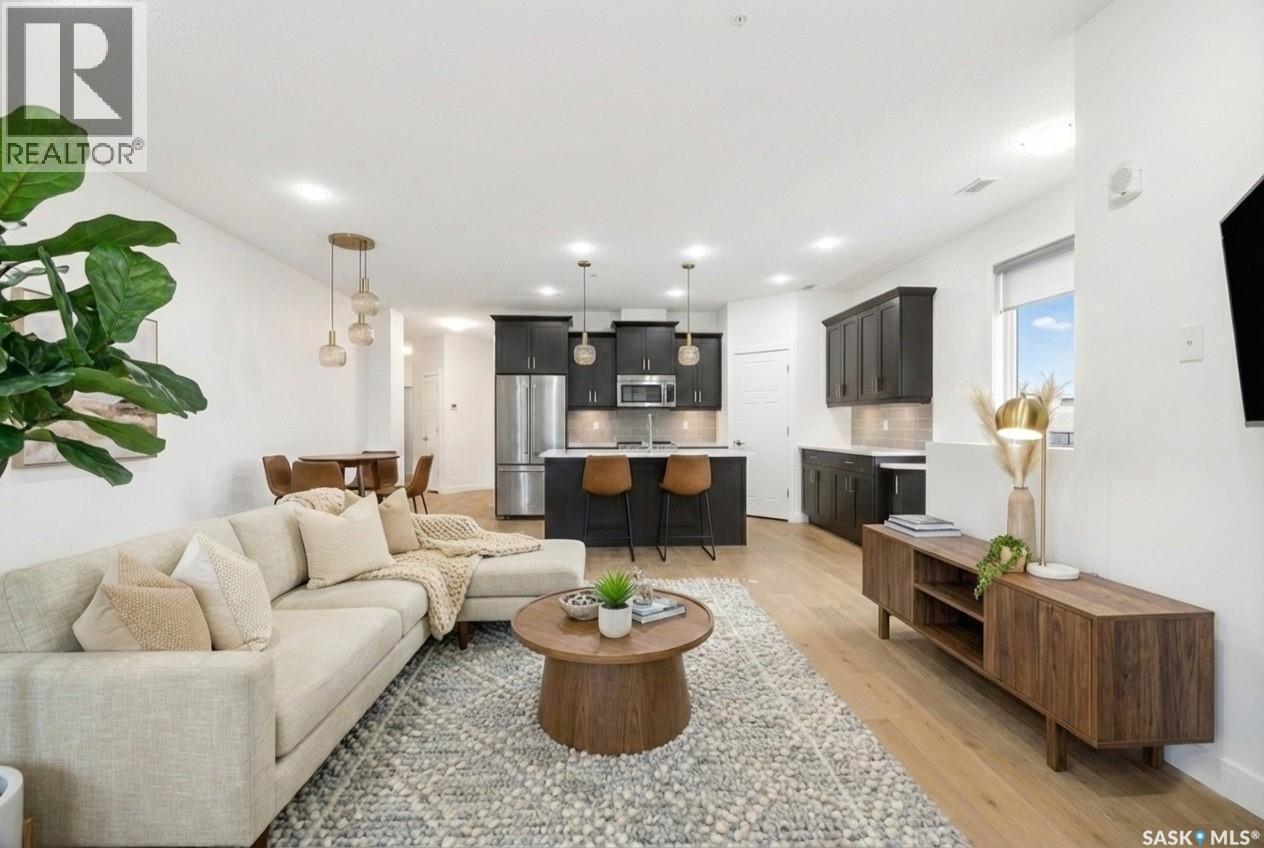 607 2055 Rose Street, Regina, SK - Indoor Photo Showing Living Room