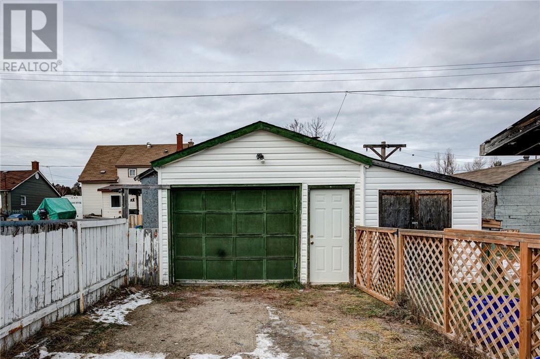 85 Elm Crescent, Levack, ON - Outdoor With Exterior