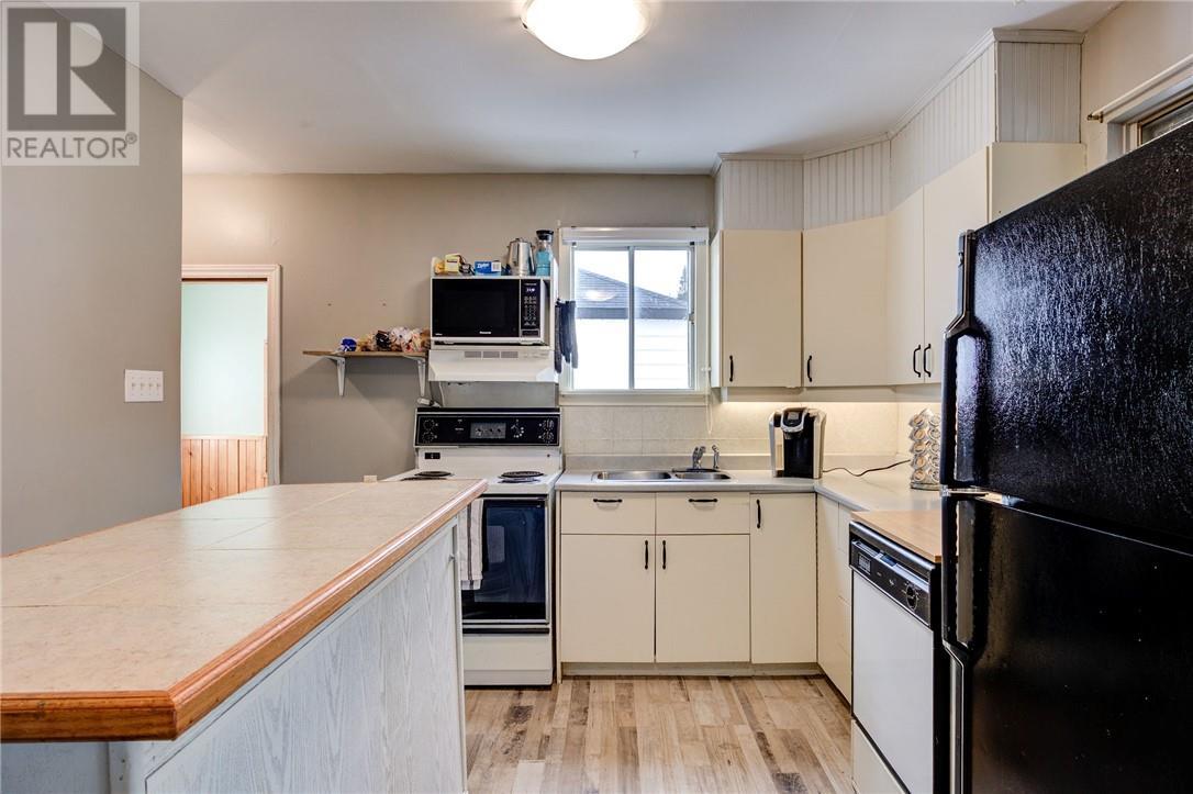 85 Elm Crescent, Levack, ON - Indoor Photo Showing Kitchen