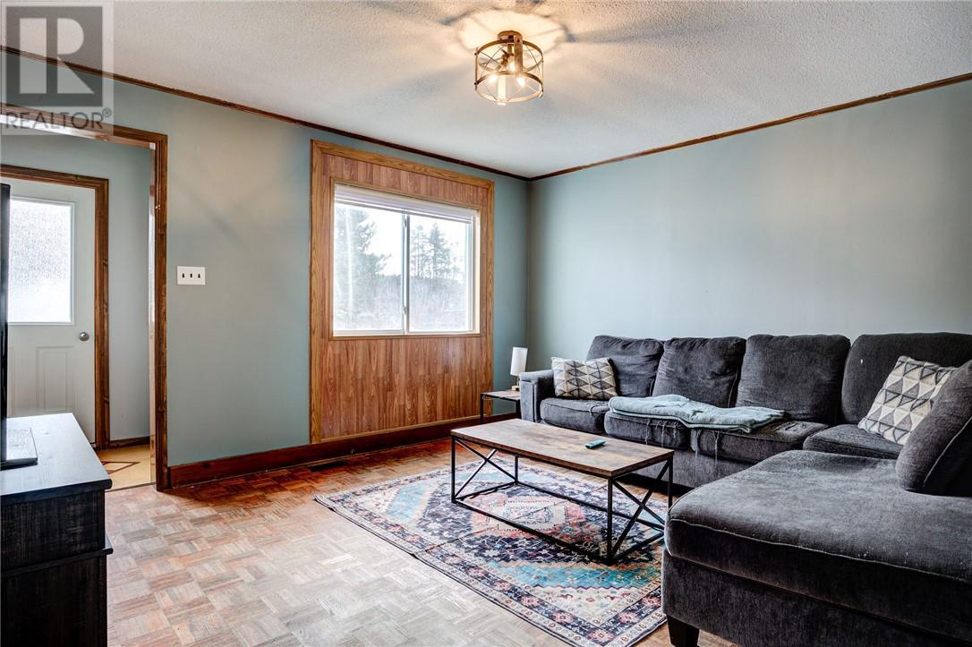 85 Elm Crescent, Levack, ON - Indoor Photo Showing Living Room