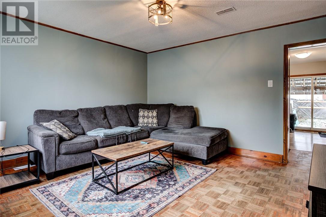 85 Elm Crescent, Levack, ON - Indoor Photo Showing Living Room