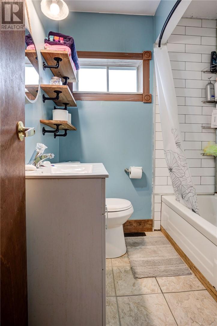 85 Elm Crescent, Levack, ON - Indoor Photo Showing Bathroom