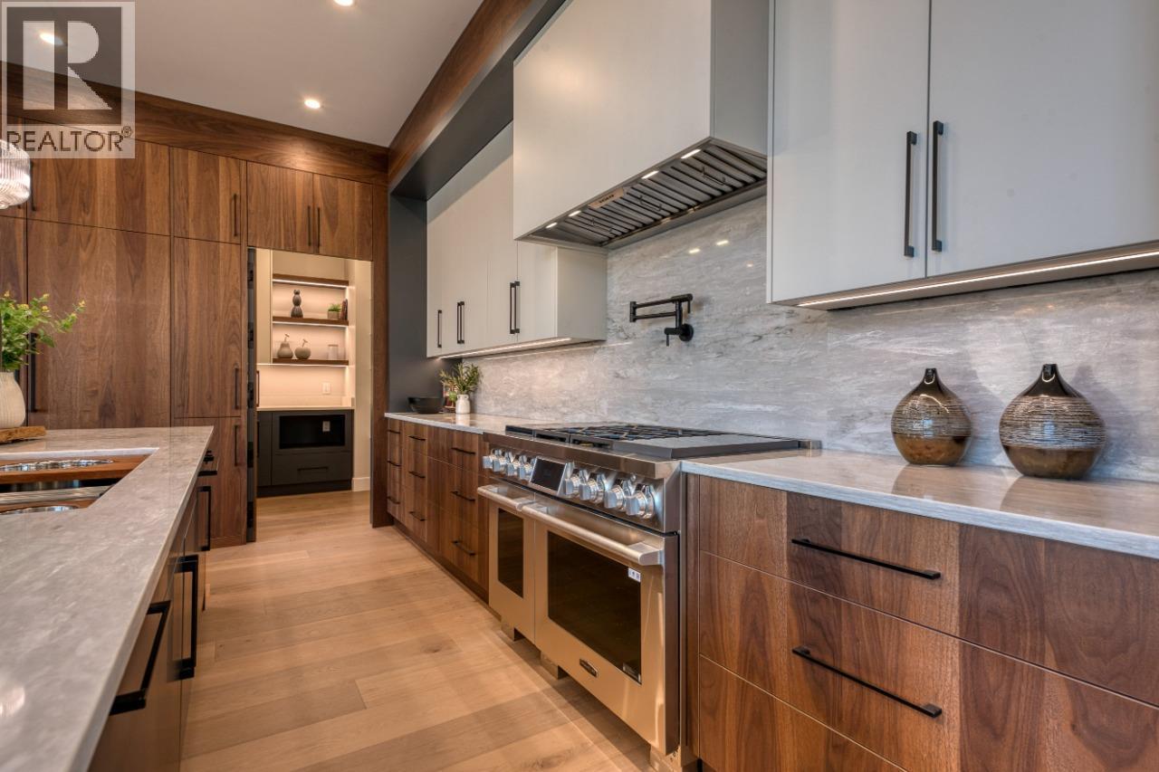 188 Wildsong Crescent, Vernon, BC - Indoor Photo Showing Kitchen With Upgraded Kitchen