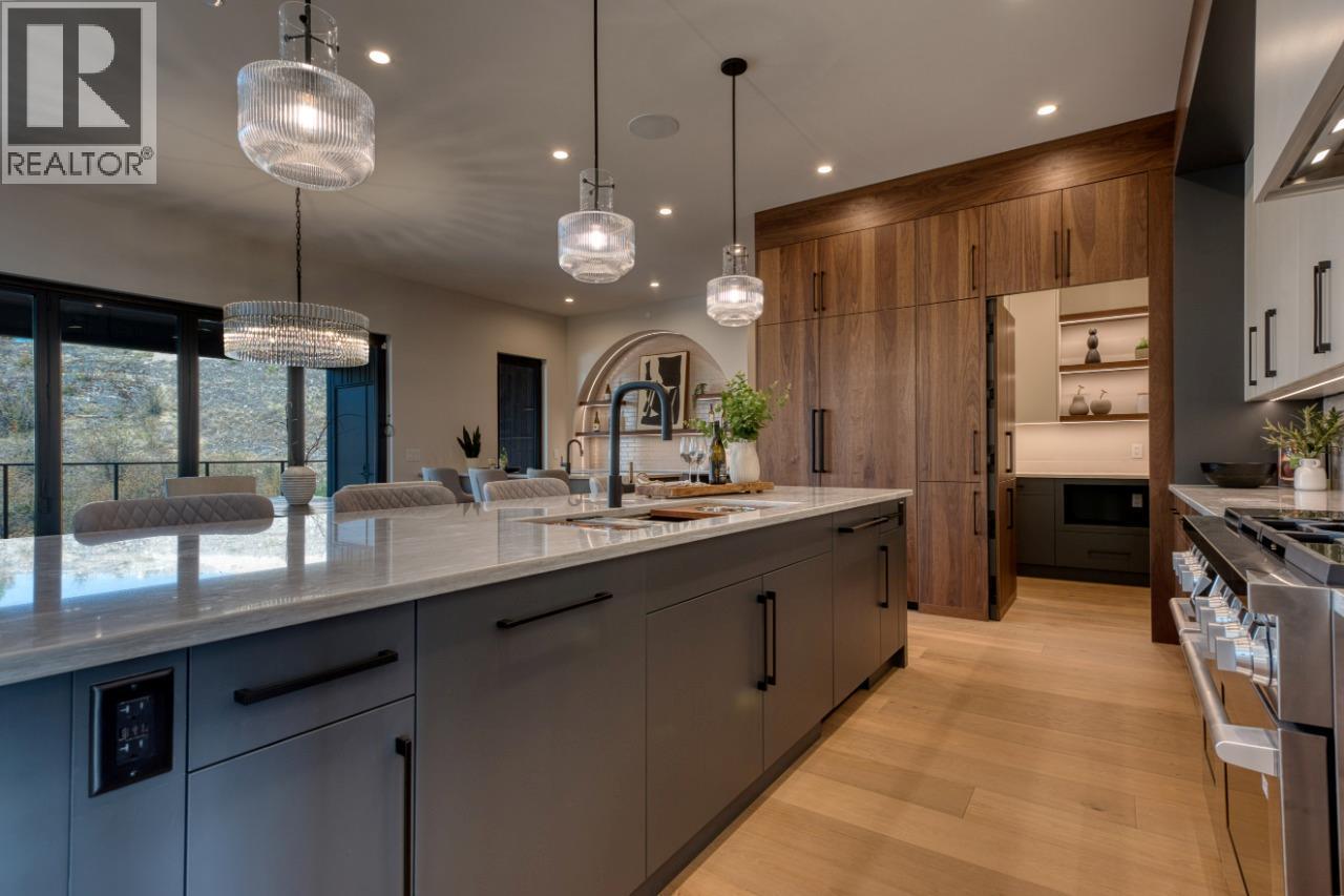 188 Wildsong Crescent, Vernon, BC - Indoor Photo Showing Kitchen With Upgraded Kitchen