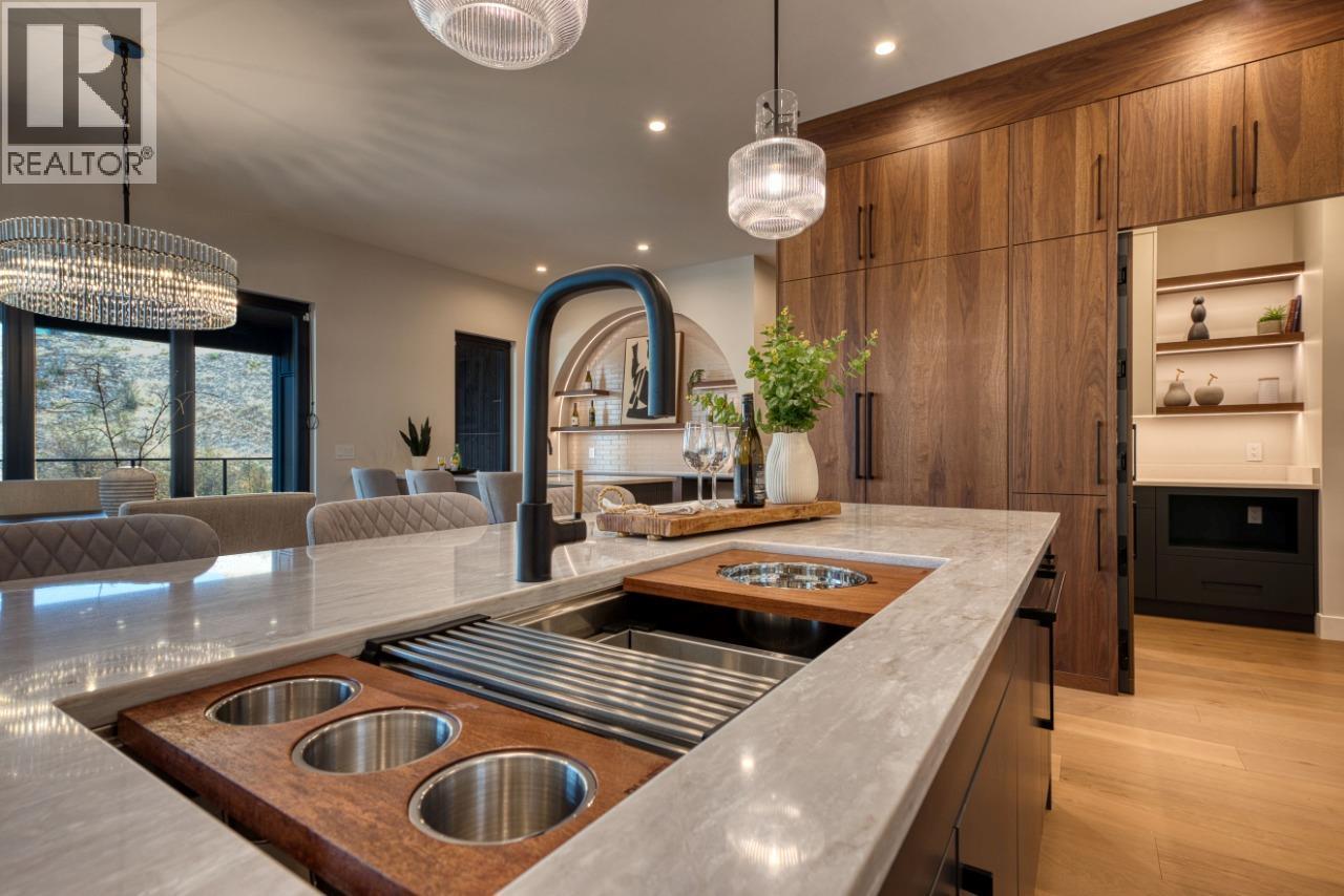 188 Wildsong Crescent, Vernon, BC - Indoor Photo Showing Kitchen