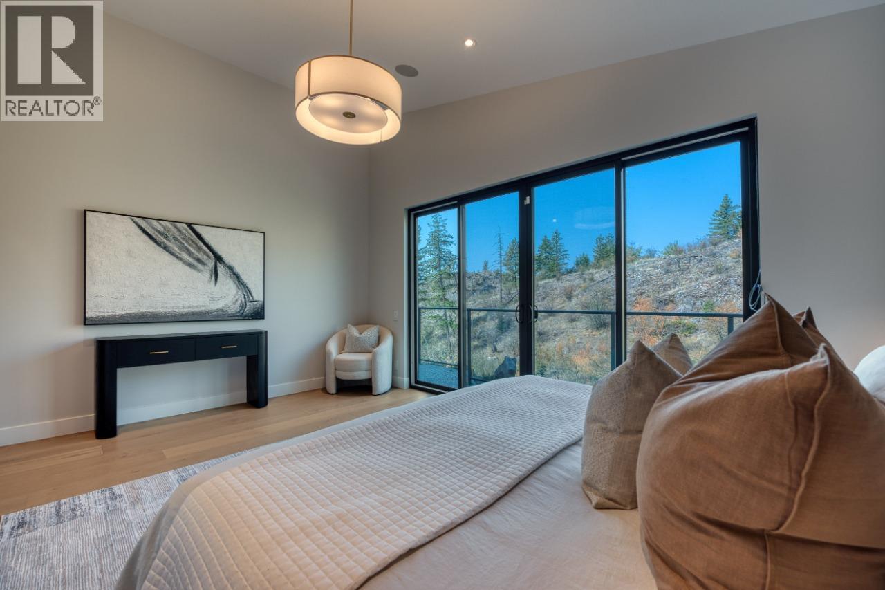 188 Wildsong Crescent, Vernon, BC - Indoor Photo Showing Bedroom