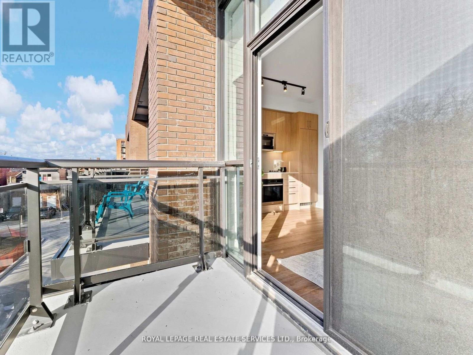 215 - 286 Main Street, Toronto, ON - Outdoor