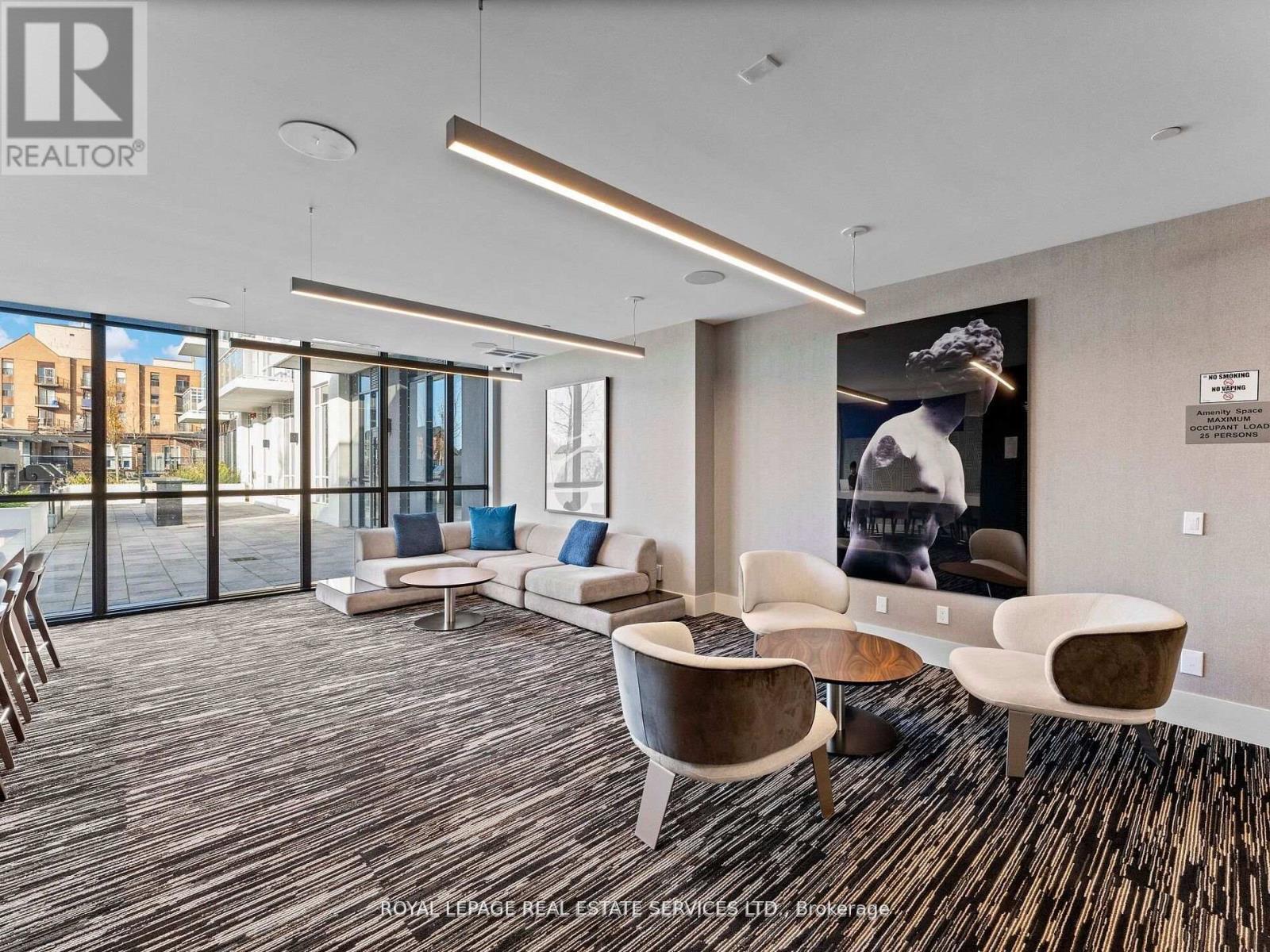 215 - 286 Main Street, Toronto, ON - Indoor