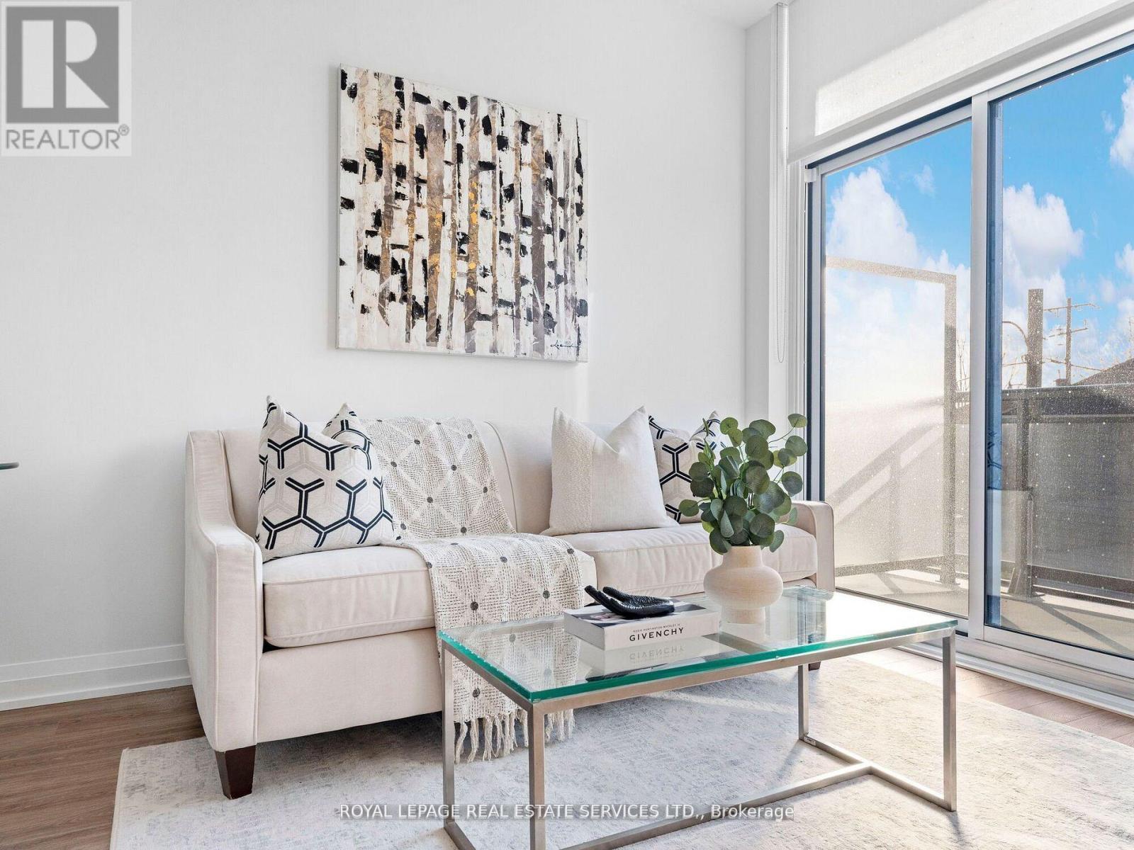 215 - 286 Main Street, Toronto, ON - Indoor Photo Showing Other Room