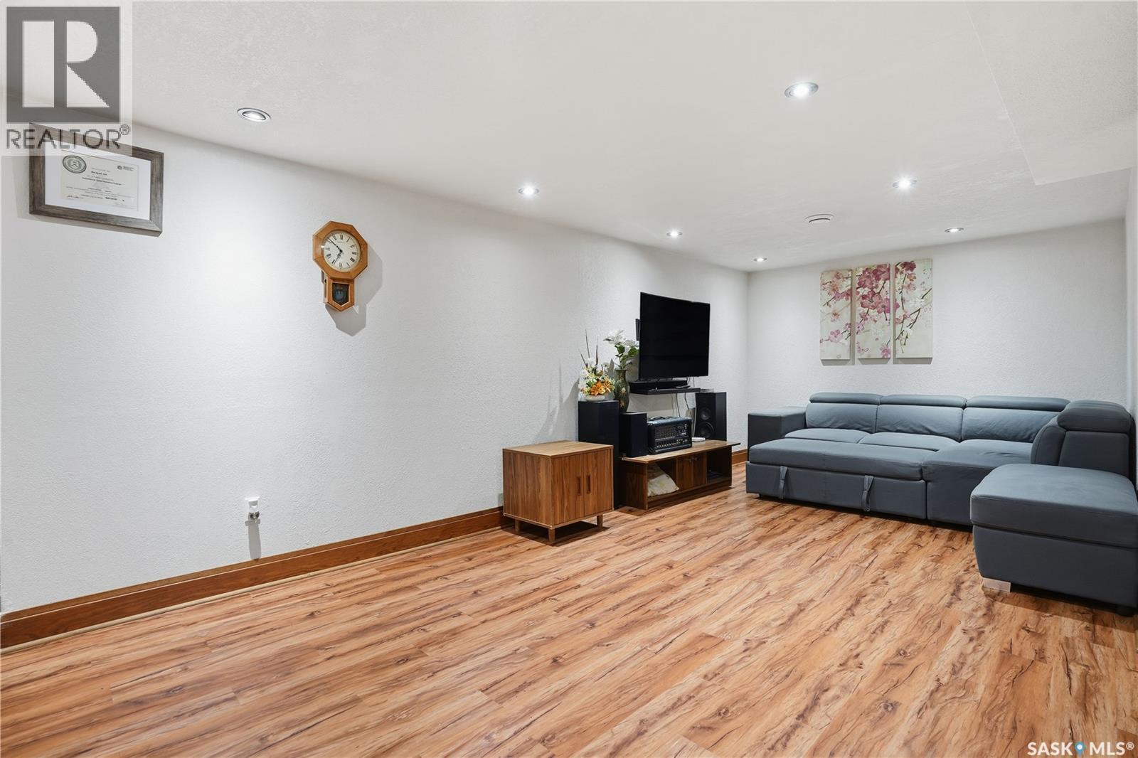 249 Pasqua Street N, Regina, SK - Indoor