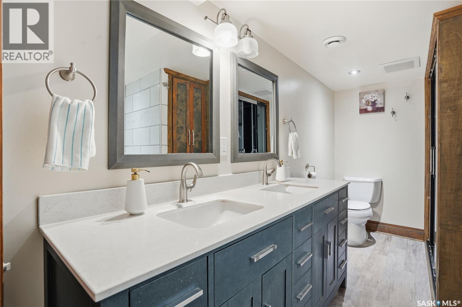 249 Pasqua Street N, Regina, SK - Indoor Photo Showing Bathroom