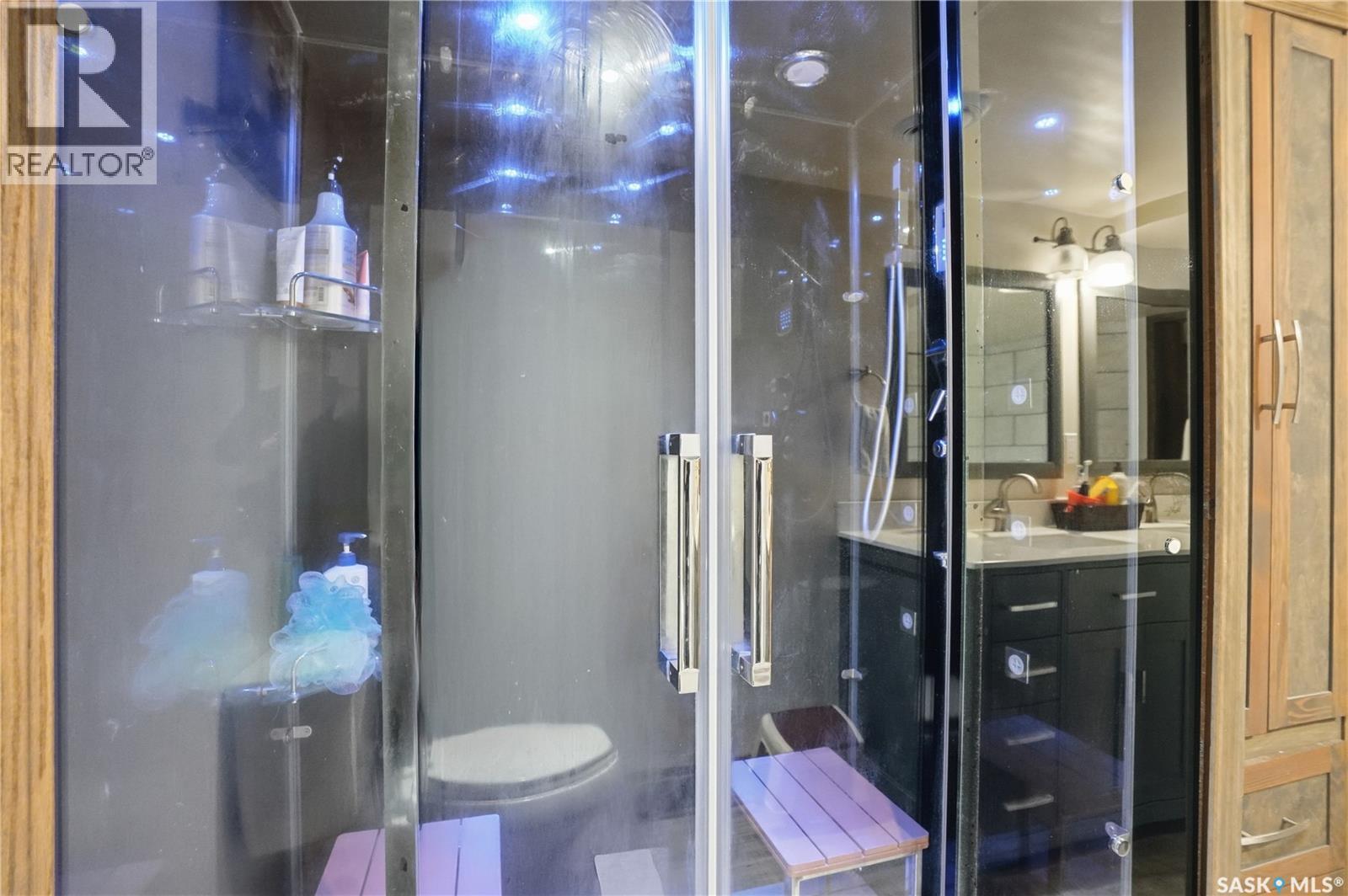 249 Pasqua Street N, Regina, SK - Indoor Photo Showing Bathroom