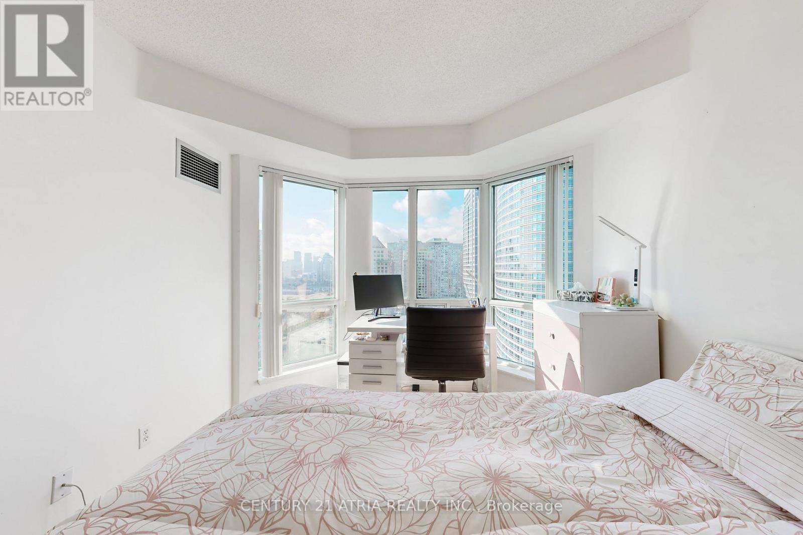 #2002 - 11 Lee Centre Drive, Toronto, ON - Indoor Photo Showing Bedroom